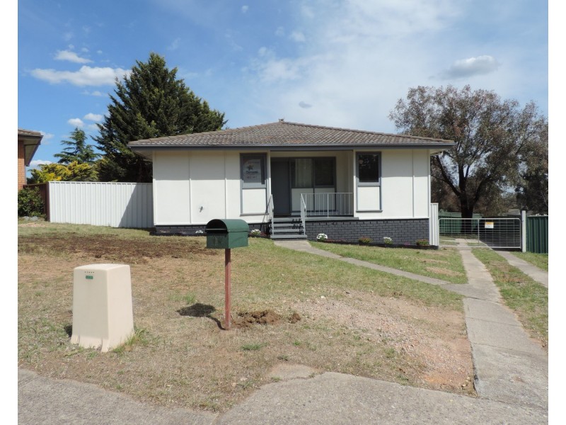 14 Strathallen Crescent, Goulburn NSW 2580