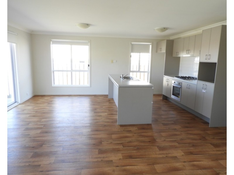 16 Stombuco Place, Goulburn NSW 2580