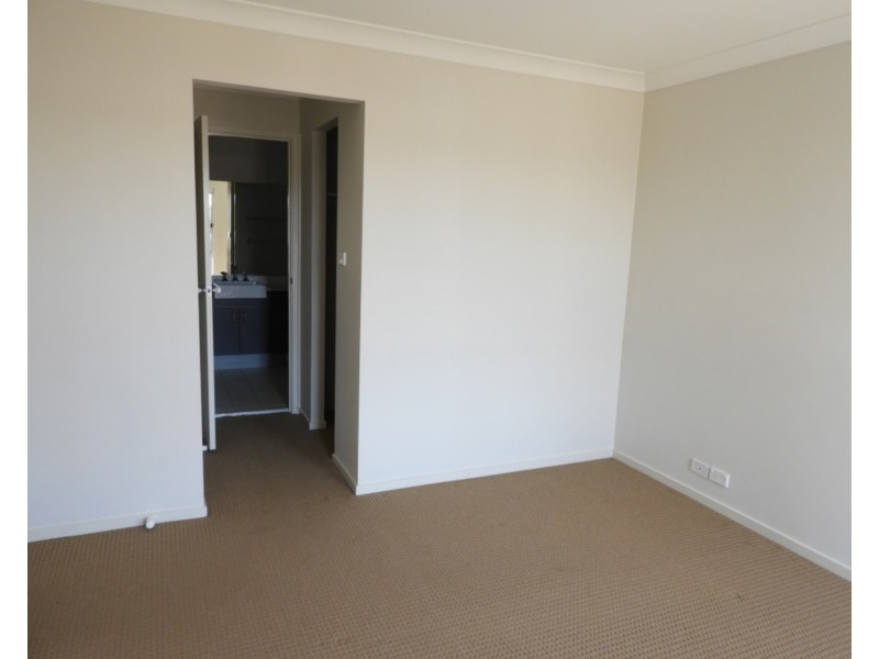 16 Stombuco Place, Goulburn NSW 2580