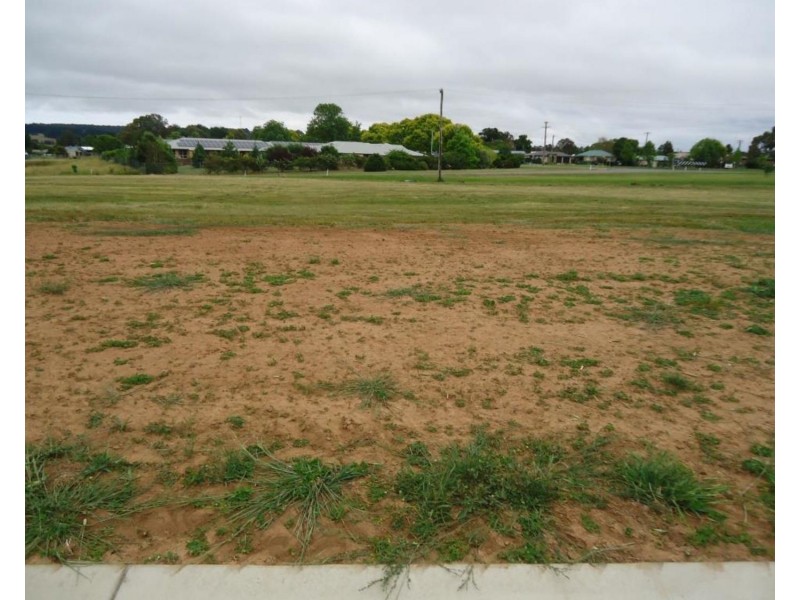 11 Graham Crescent, Crookwell NSW 2583