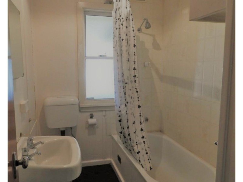 22 Crown Street, Crookwell NSW 2583