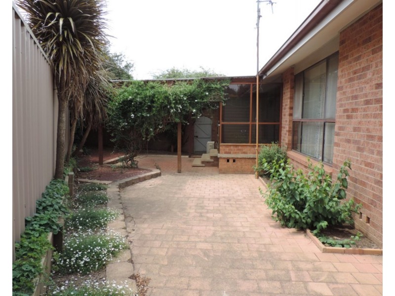 2 Macalister Drive, Goulburn NSW 2580