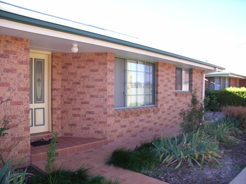 2/1 Jackman Place, Griffith NSW 2680