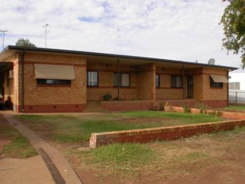 2/69 Kookora Street, Griffith NSW 2680