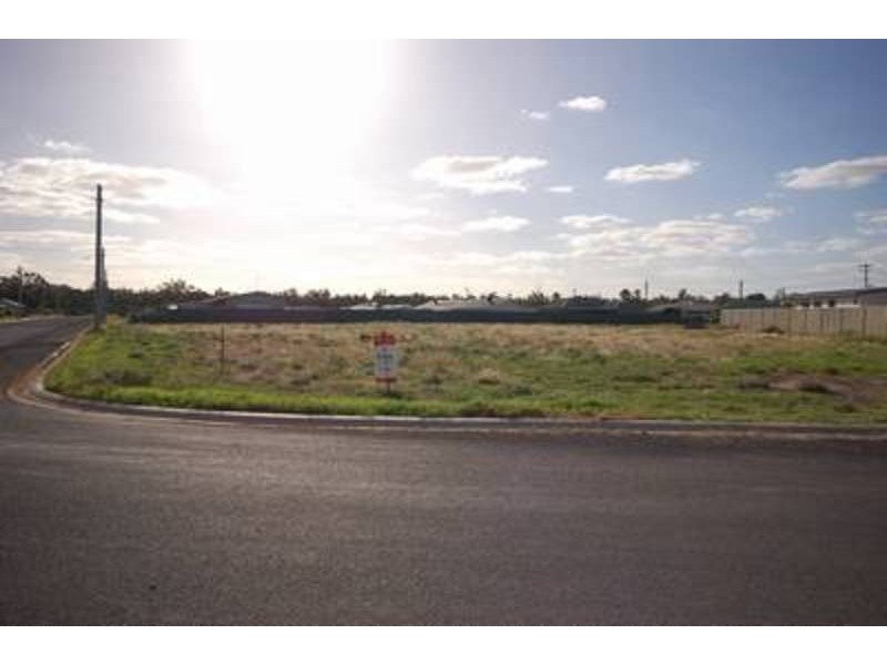 42 Barwidgee Boulevard, Darlington Point NSW 2706