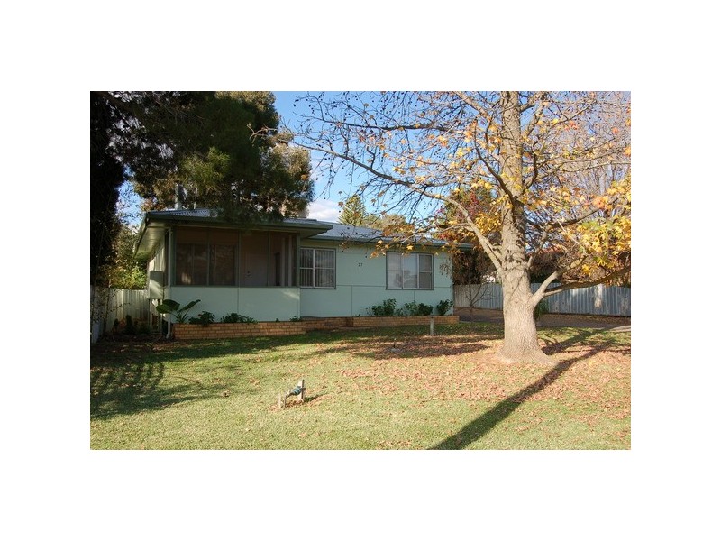 27 Kingfisher Avenue, Coleambally NSW 2707