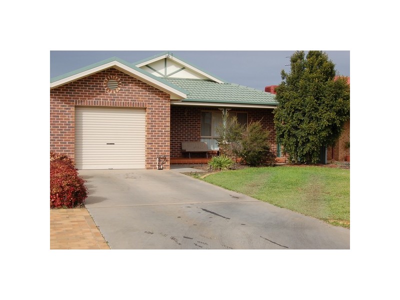 24 Dickson Road, Griffith NSW 2680