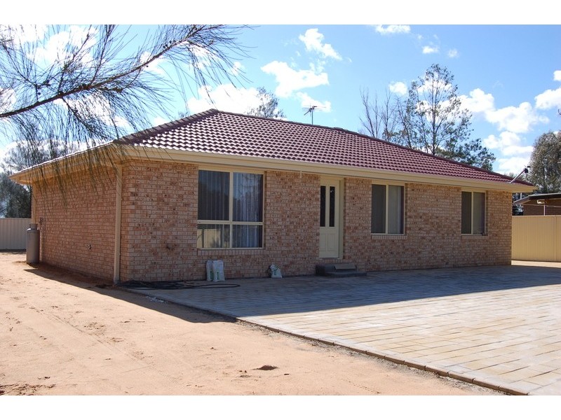 2A Narrand Street, Darlington Point NSW 2706