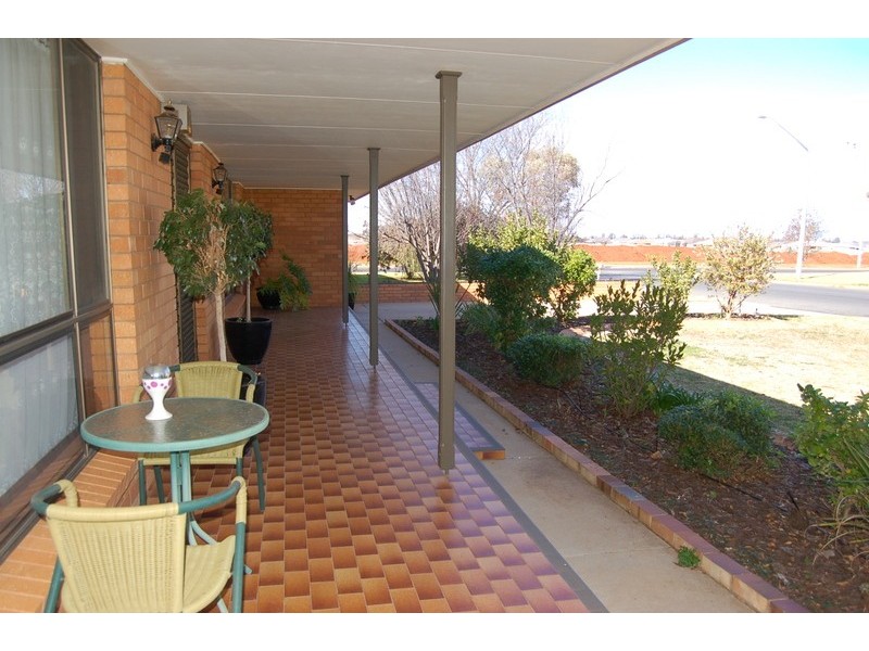 72 Doolan Crescent, Griffith NSW 2680
