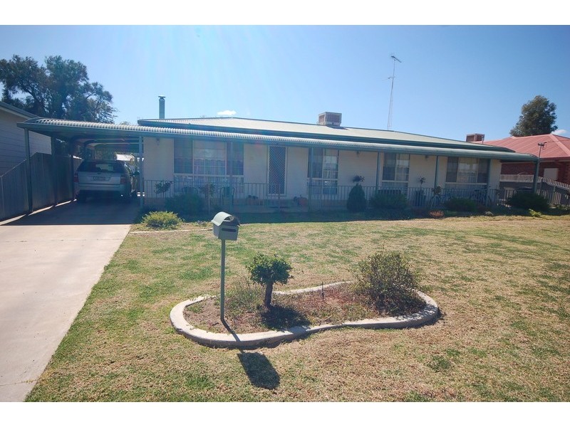 35 Campbell Street, Darlington Point NSW 2706