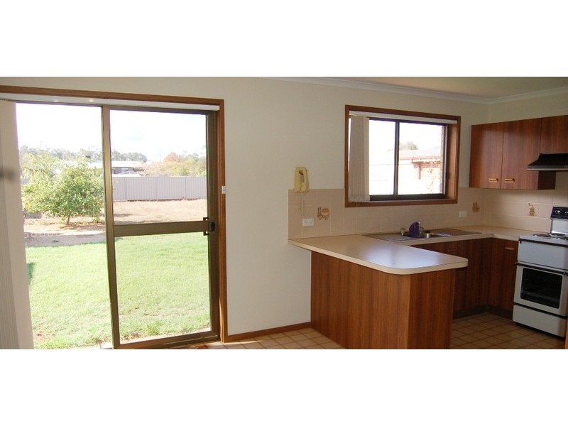 37 Erskine Road, Griffith NSW 2680