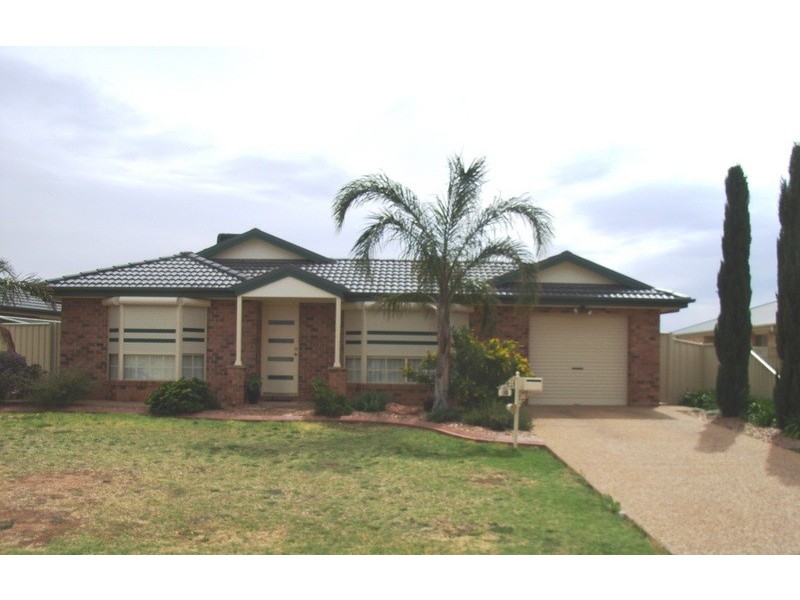 17 Mandalay Drive, Griffith NSW 2680