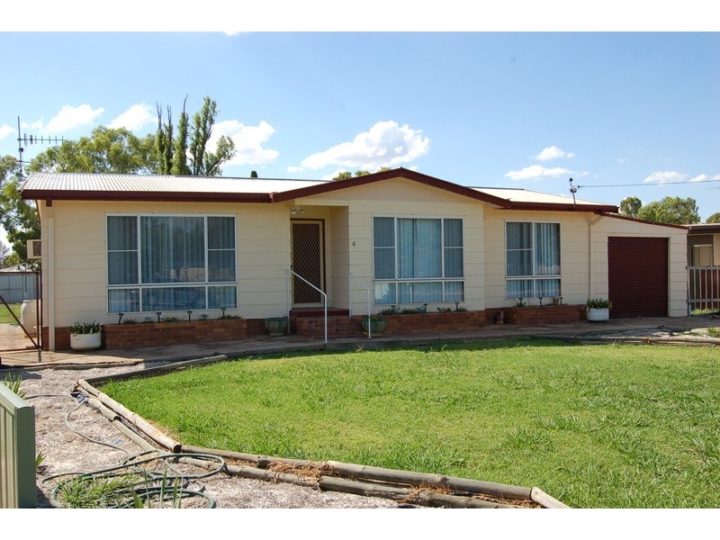 4 Brooks Crescent, Darlington Point NSW 2706