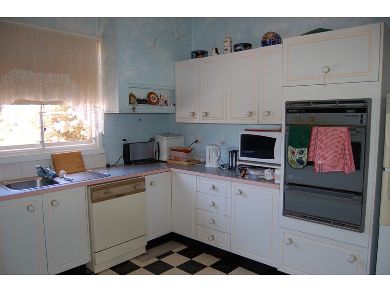 24 Napier Street, Goolgowi NSW 2652