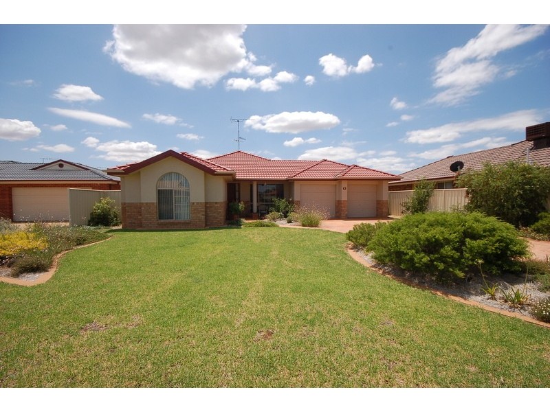 5 Montrose Drive, Griffith NSW 2680
