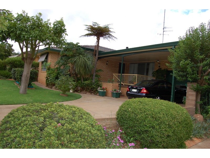 74 Ross Crescent, Griffith NSW 2680