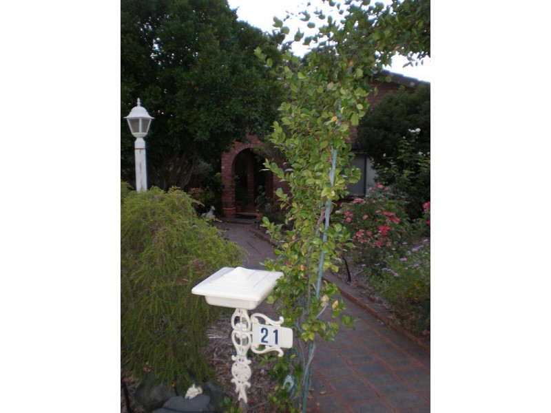 21 Lawford Crescent, Griffith NSW 2680