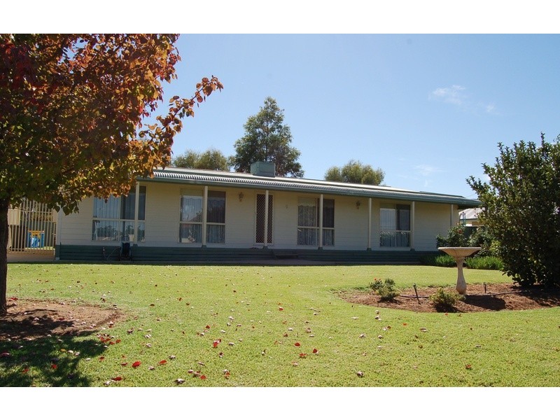 9 Barwidgee Boulevard, Darlington Point NSW 2706