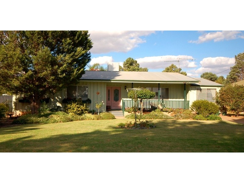 17 Bluebonnet Crescent, Coleambally NSW 2707