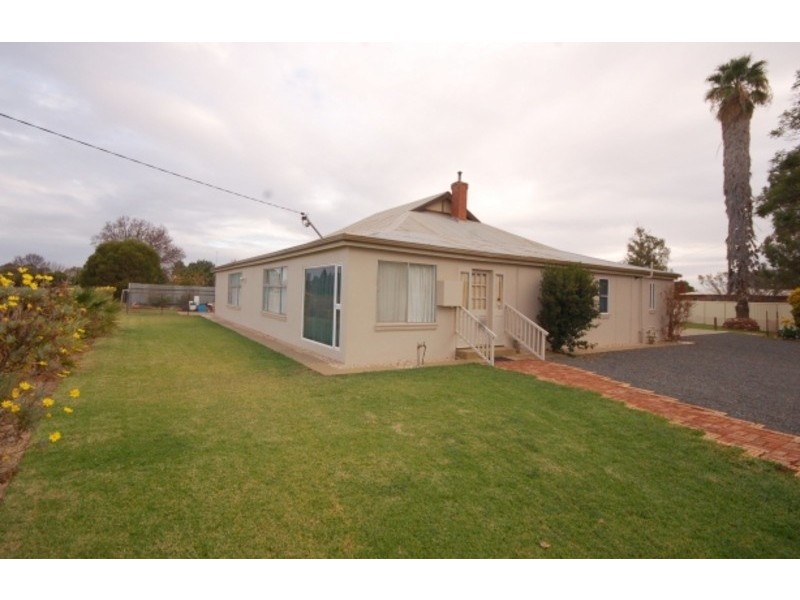 14 West Avenue, Yenda NSW 2681