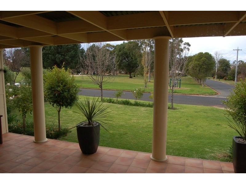 14 Langley Crescent, Griffith NSW 2680