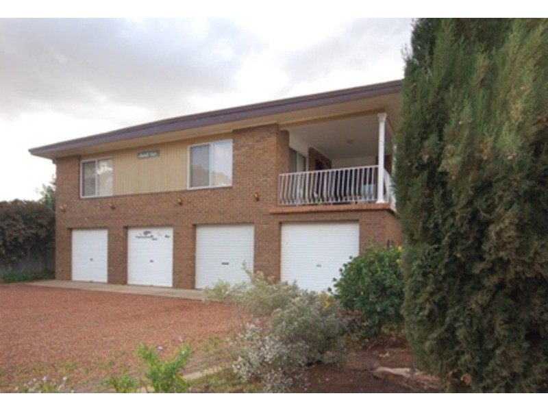 3/293 Wakaden Street, Griffith NSW 2680