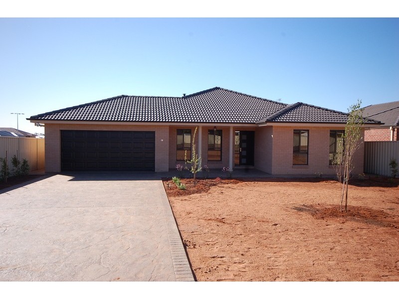 81 Clifton Boulevard, Griffith NSW 2680