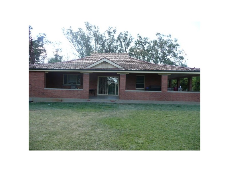 ‘BURNSIDE’ Uroly Road, Narrandera NSW 2700