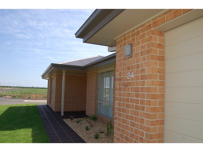 24 Madden Drive, Griffith NSW 2680