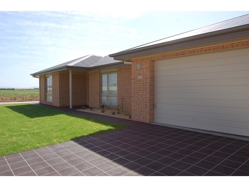 24 Madden Drive, Griffith NSW 2680