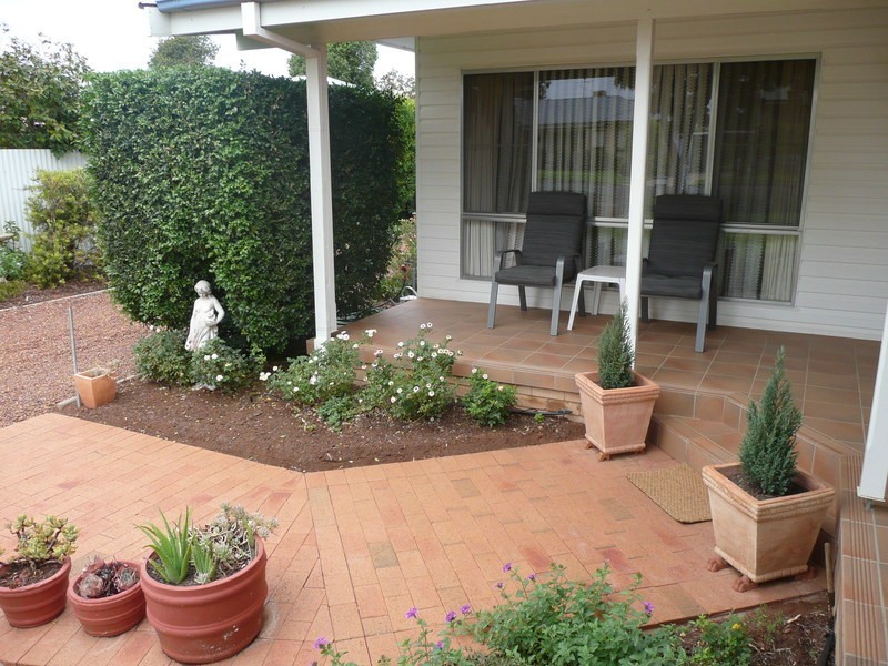 8 Lawson Crescent, Griffith NSW 2680