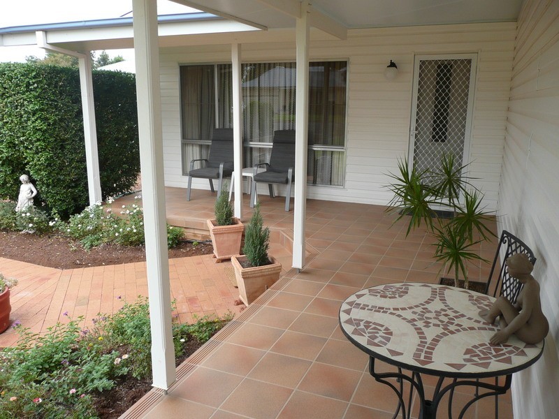 8 Lawson Crescent, Griffith NSW 2680