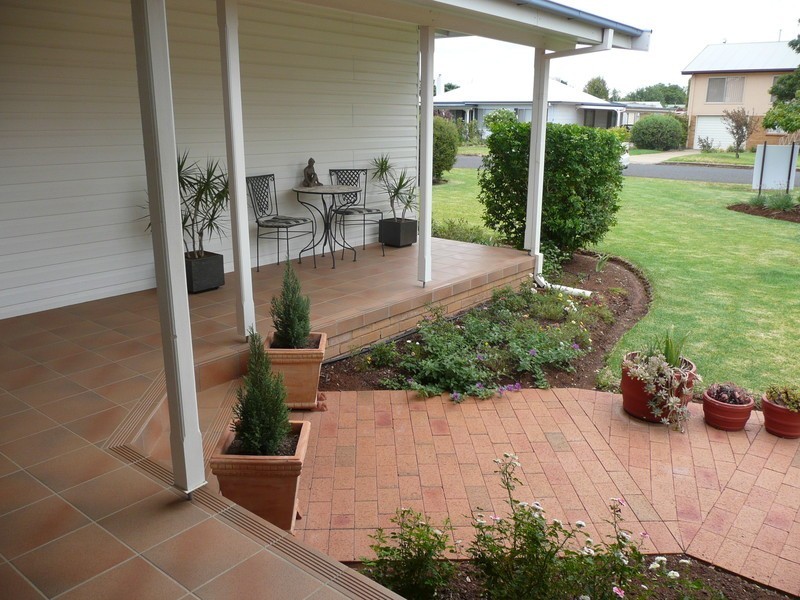 8 Lawson Crescent, Griffith NSW 2680