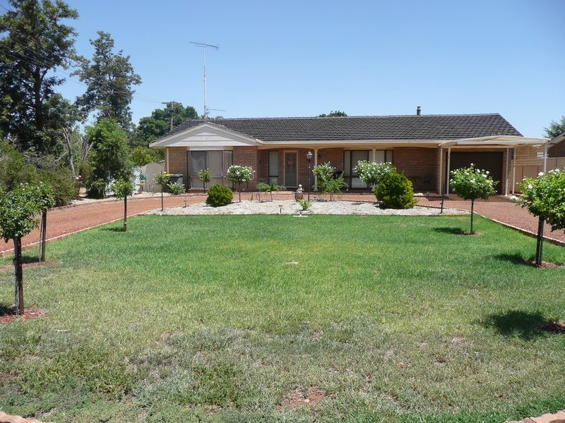 2a Mirrool Avenue, Yenda NSW 2681