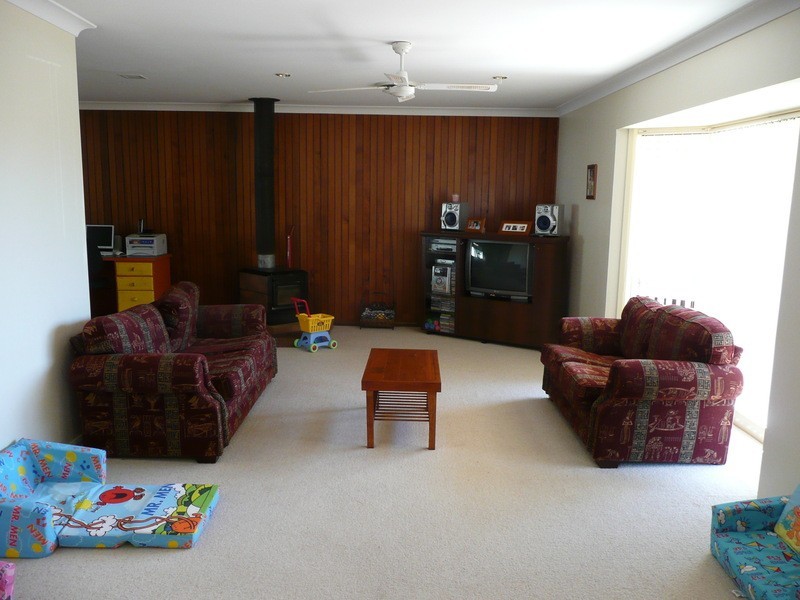 2a Mirrool Avenue, Yenda NSW 2681