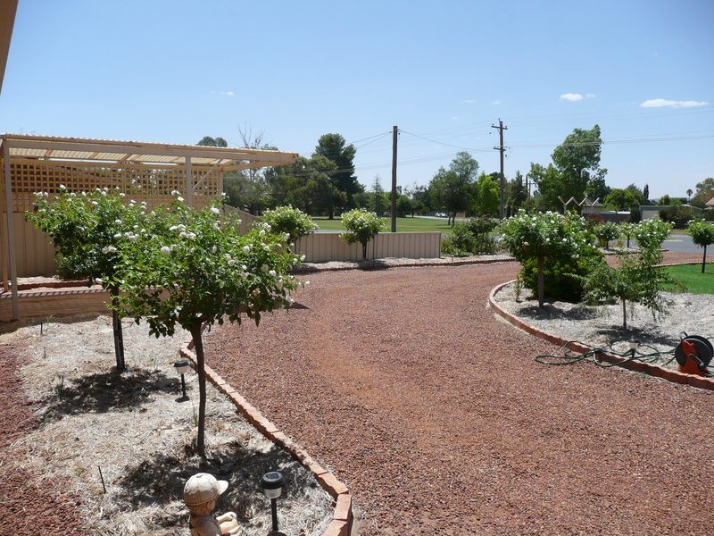 2a Mirrool Avenue, Yenda NSW 2681
