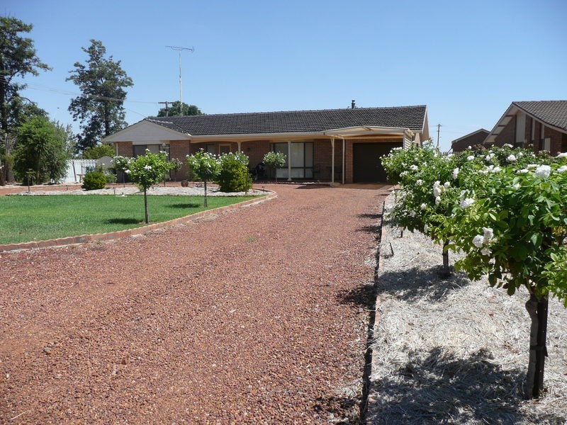 2a Mirrool Avenue, Yenda NSW 2681