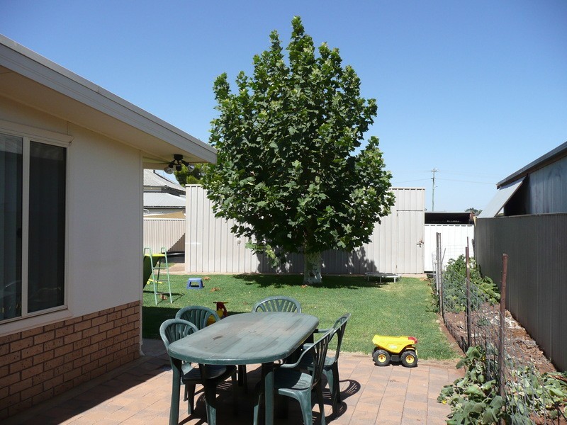 2a Mirrool Avenue, Yenda NSW 2681
