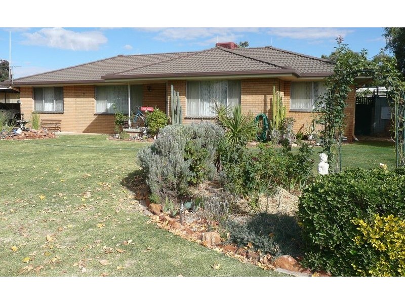 10 Bellbird Street, Coleambally NSW 2707