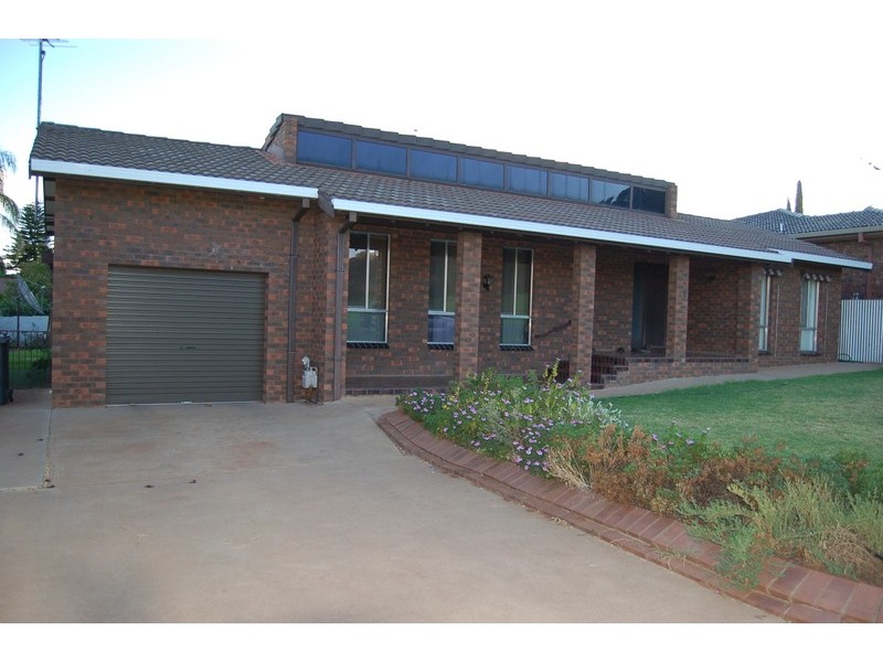 16 Doolan Crescent, Griffith NSW 2680