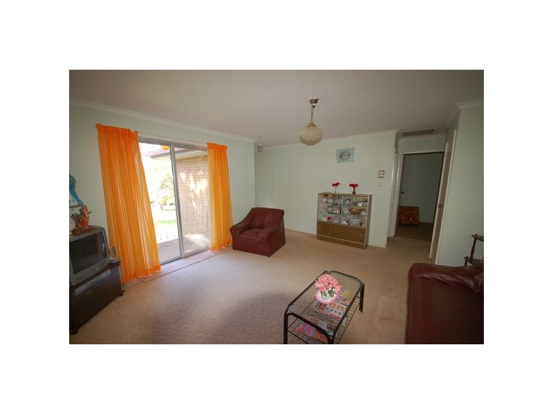 6 Jolly Place, Griffith NSW 2680
