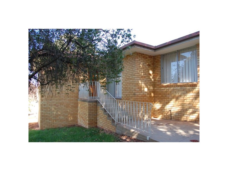 6 Jolly Place, Griffith NSW 2680