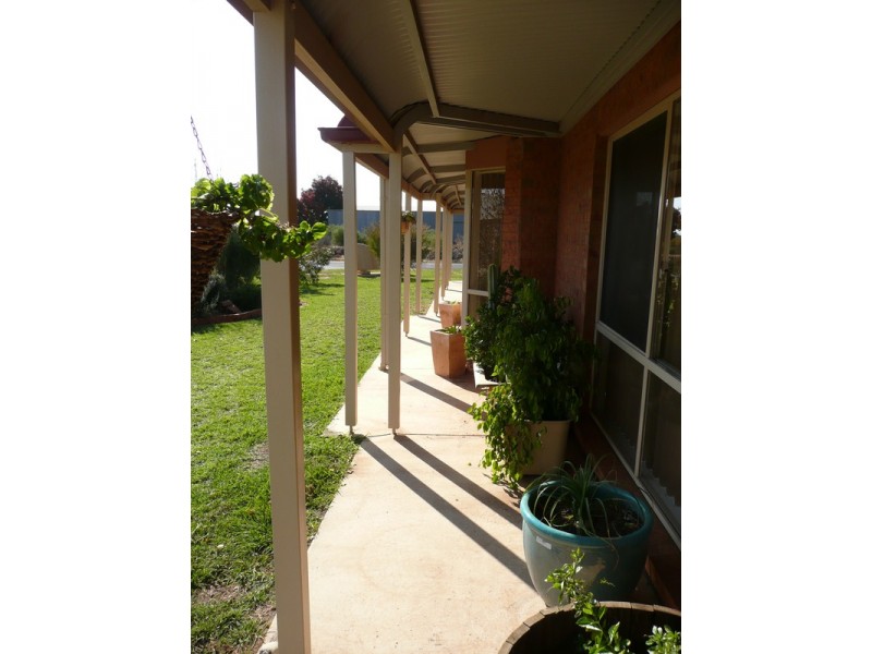 1 Altina Court, Yoogali NSW 2680