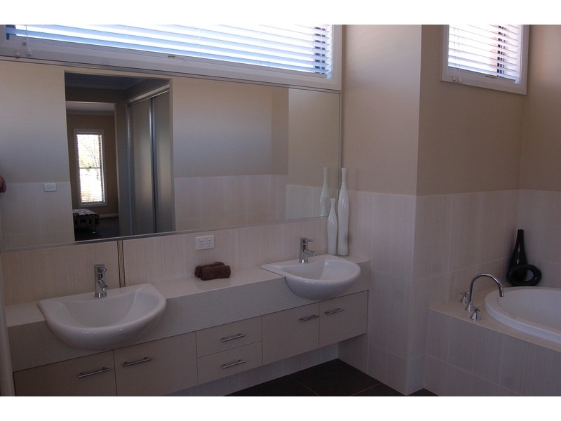 11 Zilliotto Street, Griffith NSW 2680