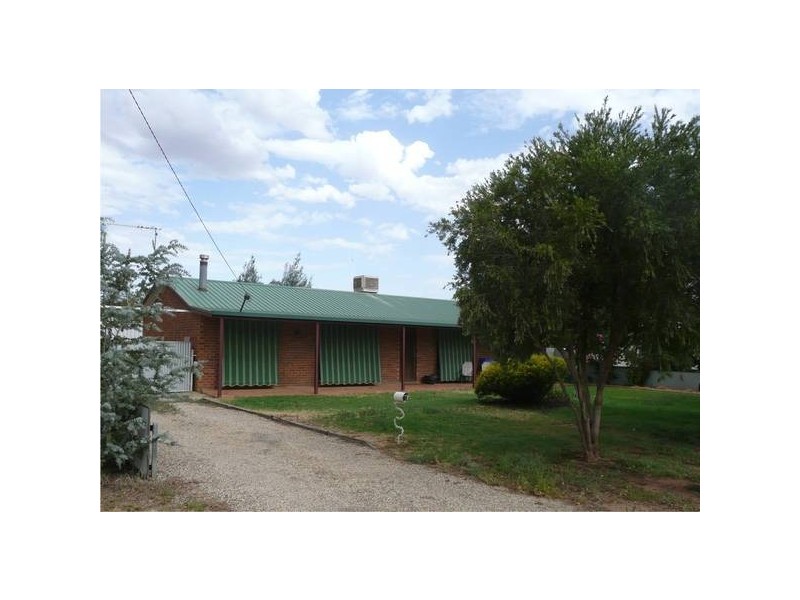 12 Chant Street, Darlington Point NSW 2706