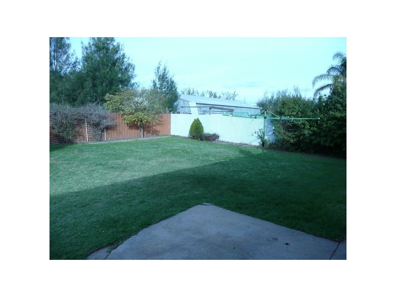 12 Chant Street, Darlington Point NSW 2706