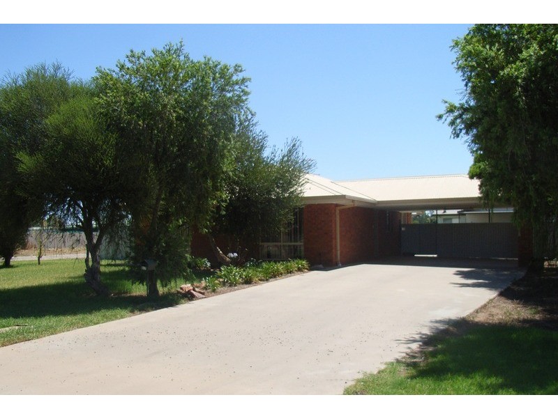 17 Chant Street, Darlington Point NSW 2706