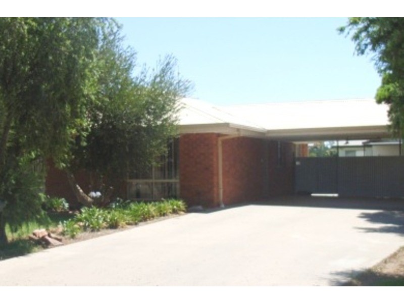 17 Chant Street, Darlington Point NSW 2706