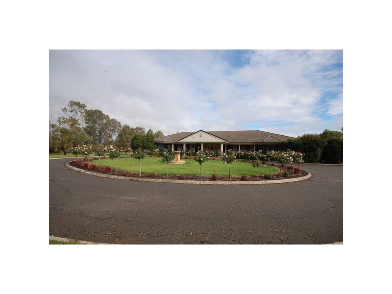 12 Fawcett Drive, Lake Wyangan NSW 2680