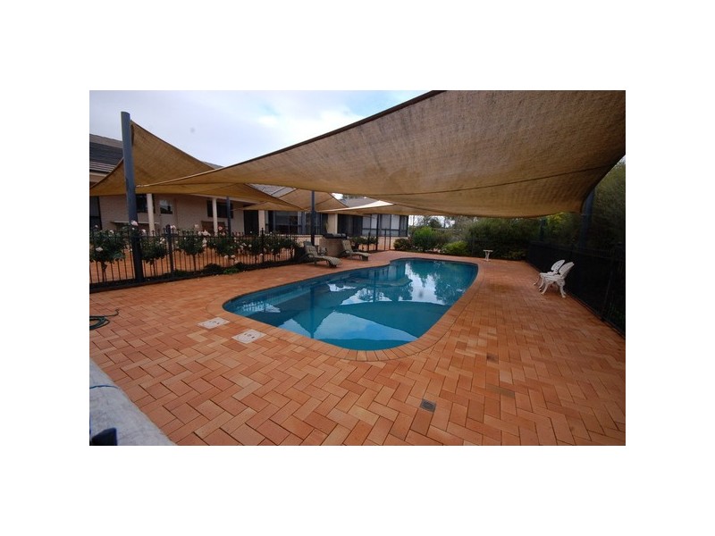 12 Fawcett Drive, Lake Wyangan NSW 2680